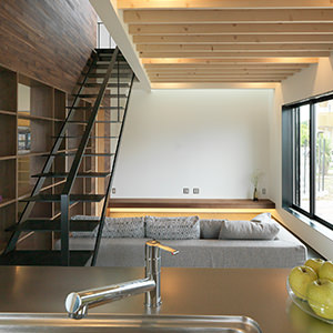 キッチンからリビングが良く見えるので遊んでいる子供たちの様子がよく見えます。